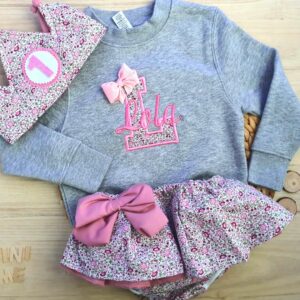 Conjunto de Cumpleaños Florecillas Rosas con nombre e inicial