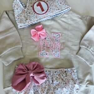 Conjunto de Cumpleaños sudadera y cubrepañal estampado floral beige