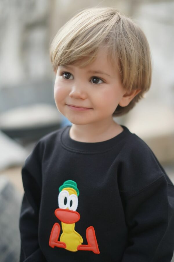 Sudadera negra de Pato de Pocoyó