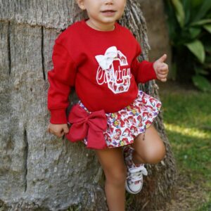 Conjunto de sudadera roja con nombre e inicial y cubrepañal con volante de la sirenita