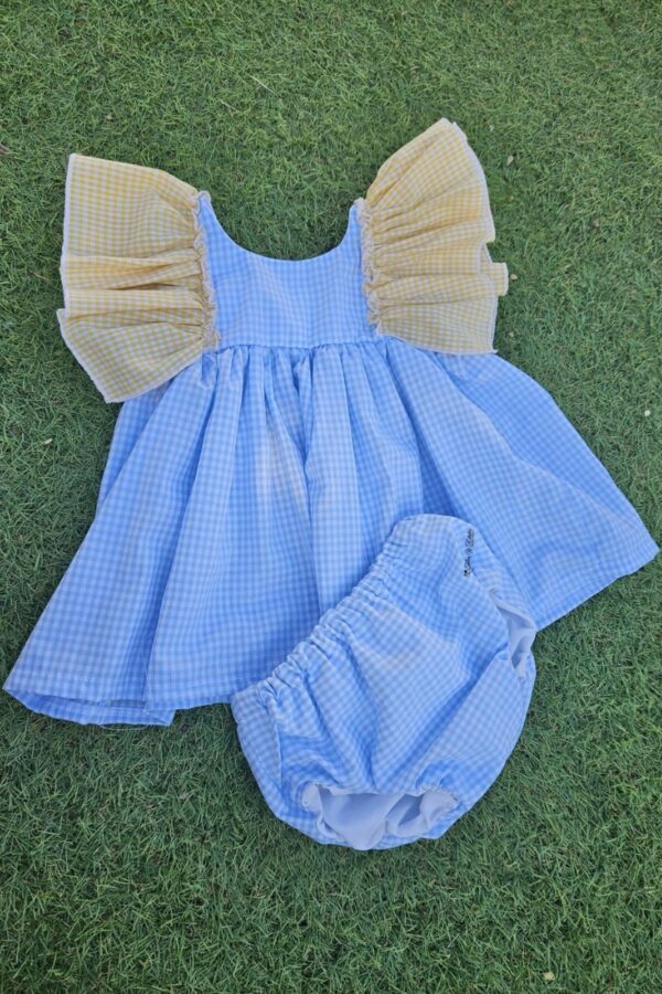 Conjunto de cuadros vichy celeste con volantes amarillo en las mangas