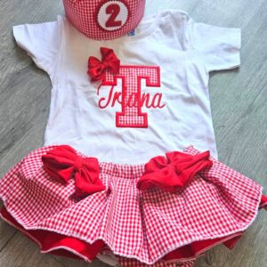 Conjunto de Cumpleaños camiseta y cubrepañal con volantes de cuadros vichy rojo con inicial y nombre