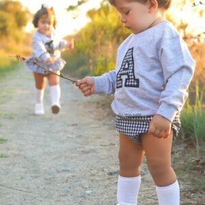 Conjunto de sudadera con inicial y cubrepañal de cuadros vichy negro - Imagen 3