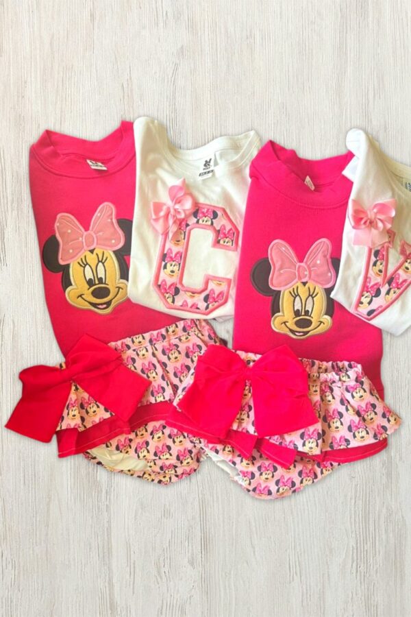 Conjunto de sudadera, camiseta y cubre con volante de Minnie