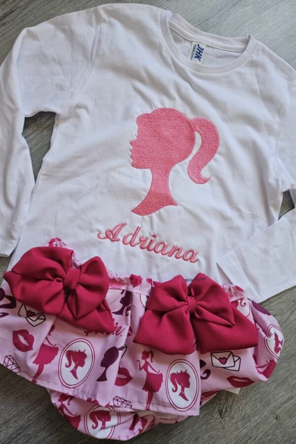 Conjunto de camiseta con nombre y cubrepañal con volantes de Barbie