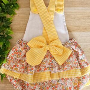 Peto estampado de flores con volantes
