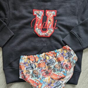 Conjunto de sudadera con inicial y nombre y cubrepañal de Cars