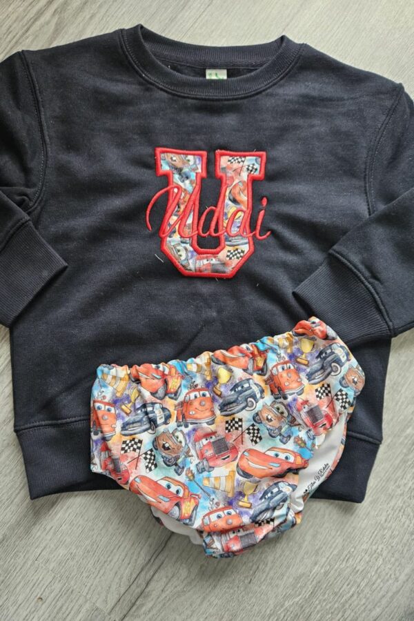 Conjunto de sudadera con inicial y nombre y cubrepañal de Cars