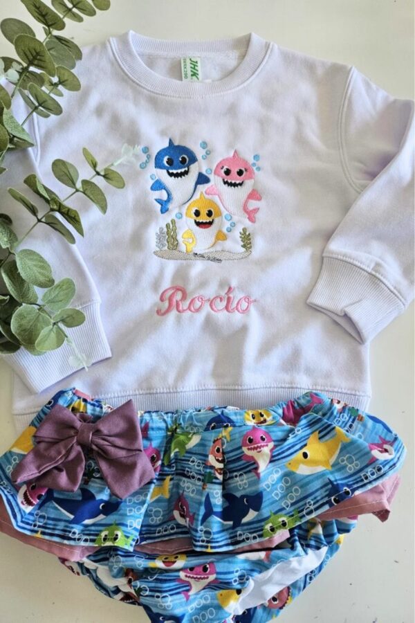 Conjunto de sudadera y cubrepañal con volante de la familia Shark