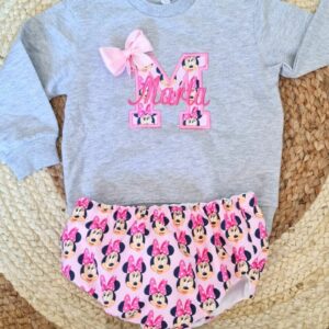 Conjunto de sudadera gris con inicial y cubrepañal básico de minnie rosa