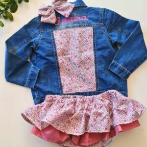 Conjunto de chaqueta vaquera y cubrefalda estampado de flores