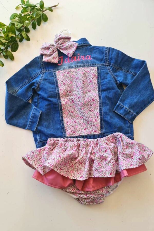 Conjunto de chaqueta vaquera y cubrefalda estampado de flores