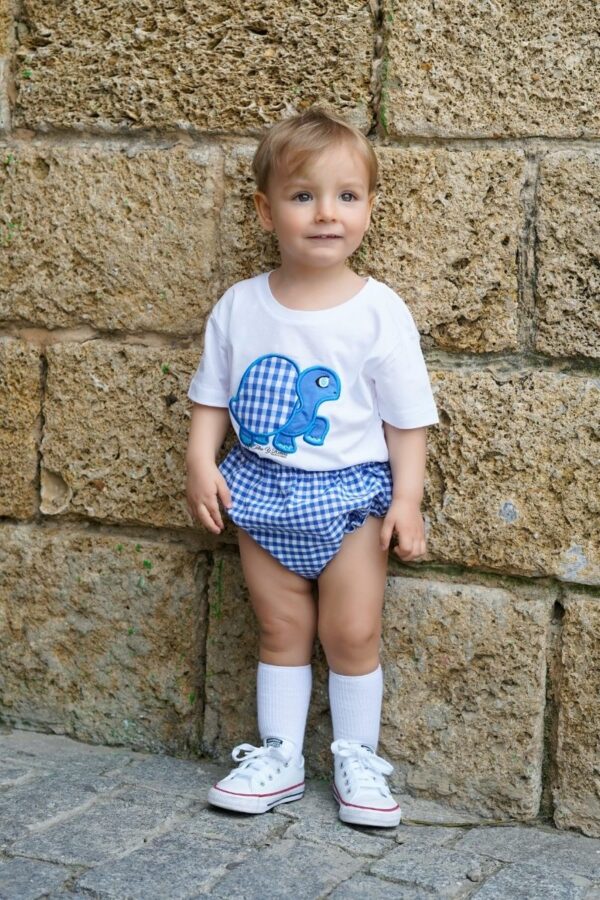 Conjunto camiseta con tortuga y cubrepañal de cuadros vichy azul