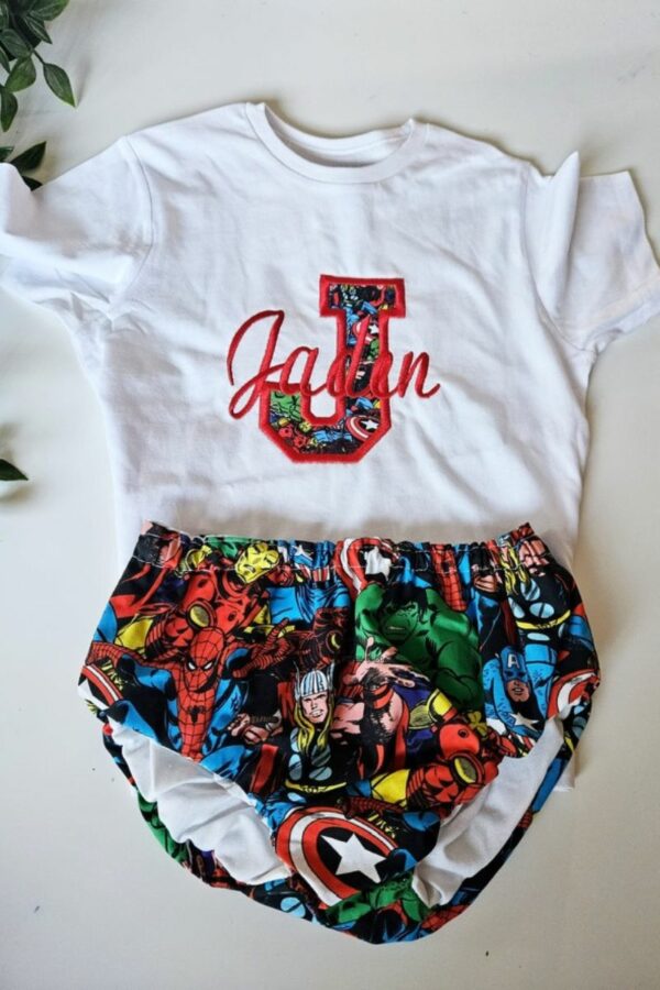 Conjunto camiseta y cubrepañal de los súper héroes