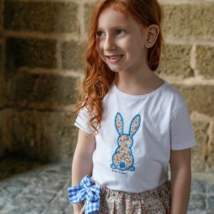 Conjunto camiseta con conejo y bragas con volantes de estampado floral - Imagen 2