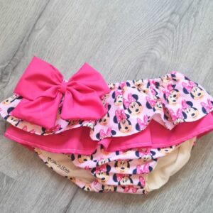 Cubrefalda con volante de Mickey y Minnie amorosos con lazo fucsia