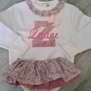 Conjunto personalizado rosa con estampado de florecillas