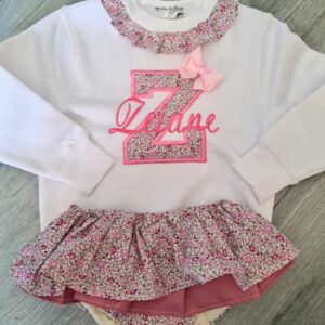 Conjunto personalizado rosa con estampado de florecillas - Imagen 2