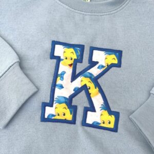 Sudadera celeste con inicial flounder - Imagen 2
