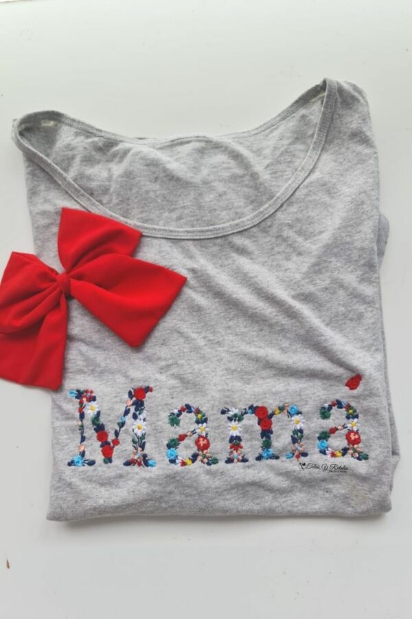 Camiseta gris Mamá