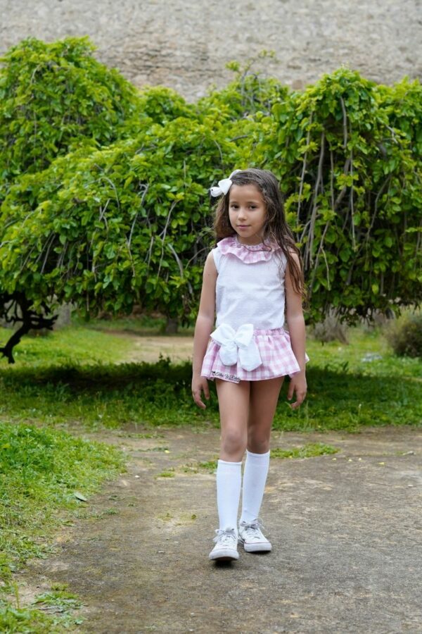 Conjunto de camisa de plumeti blanca y braga con volante de cuadros vichy rosa