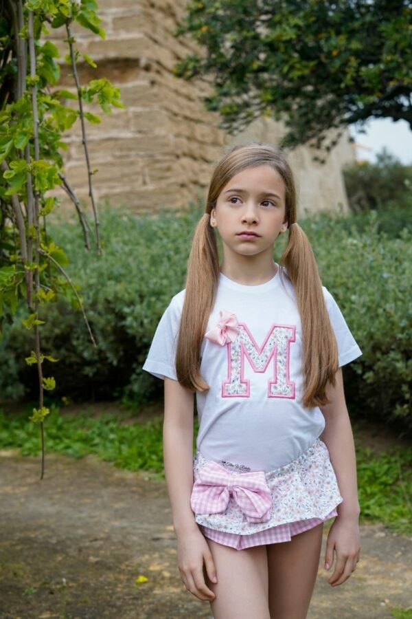 Conjunto camiseta con inicial y braga con volantes estampado floral rosa