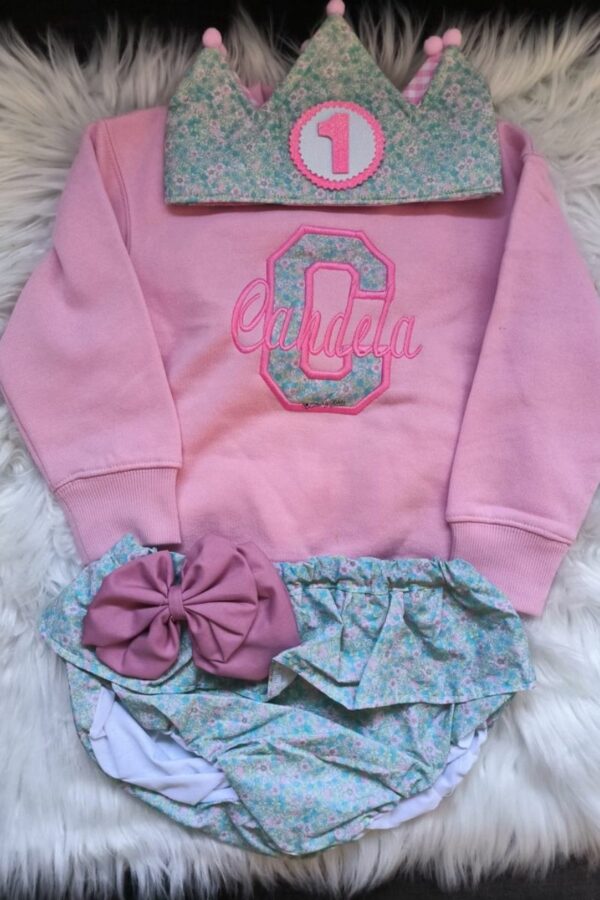 Conjunto de Cumpleaños personalizado rosa con inicial y nombre de flores
