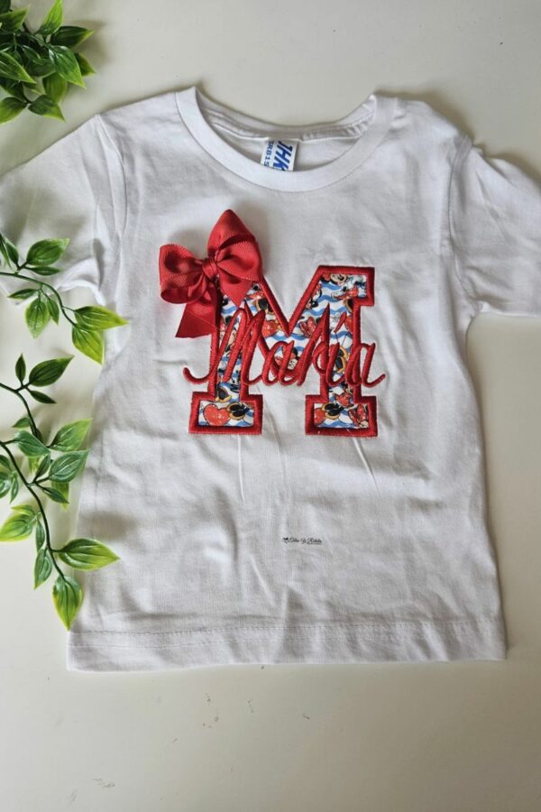 Camiseta personalizada con nombre e inicial de minnie corazón
