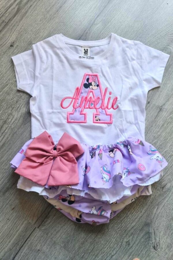 Conjunto camiseta y cubrefalda de Minnie y unicornio lila con inicial y nombre