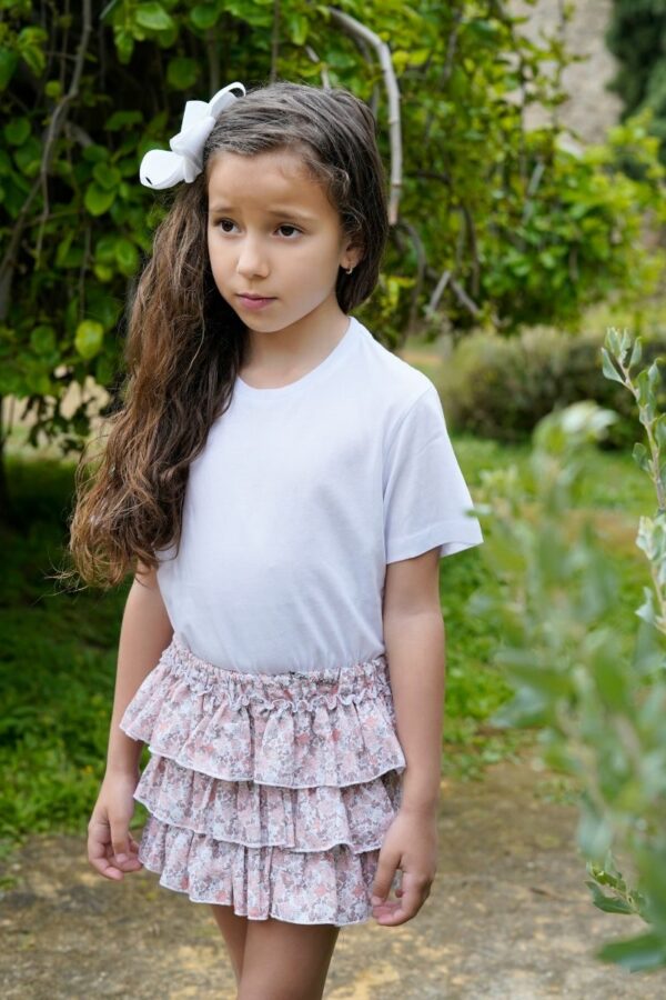 Conjunto camiseta y falda de volantes estampada con flores