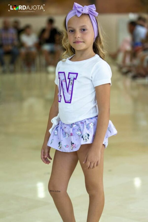 Conjunto camiseta con inicial y cubre con volante lila minnie unicornio