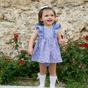 Vestido con braga estampado de flores y mangas volantes cuadros vichy azul