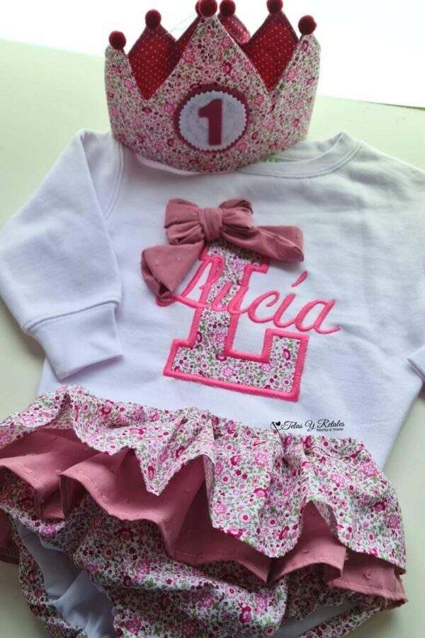 Conjunto de cumpleaños con nombre e inicial
