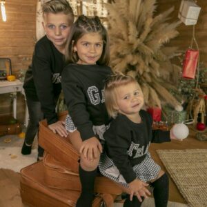 Conjunto sudadera negra con nombre y cubrefalda de cuadros vichy negro - Imagen 3