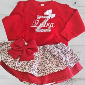 Conjunto rojo con nombre e inicial estampado florecillas