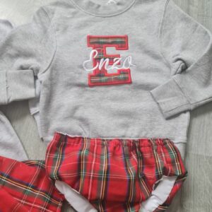 Conjunto de cuadros escoceses rojo con nombre e inicial