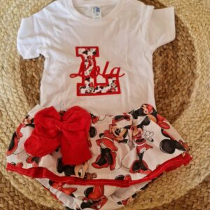 Conjunto camiseta con nombre e inicial y cubre de minnie