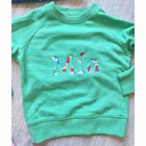 Sudadera verde con bordado de flores