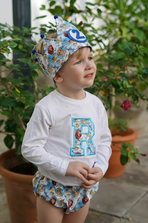 Conjunto de Cumpleaños camiseta con inicial y cubrepañal del Rey León