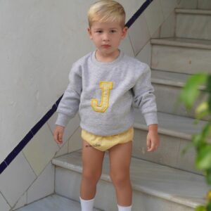 Conjunto Sudadera Gris con inicial y Cubrepañal de cuadros Vichy Amarillo