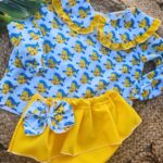 Conjunto de camisa y cubrepañal con volantes de Flounder