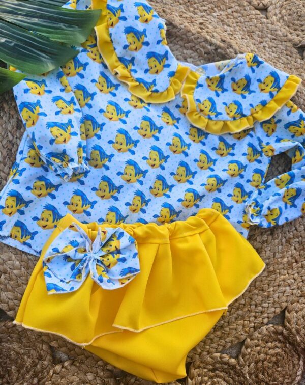 Conjunto de camisa y cubrepañal con volantes de Flounder