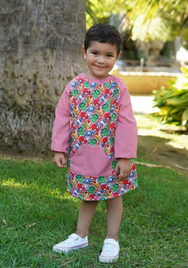 Babi escolar de súper héroes animados
