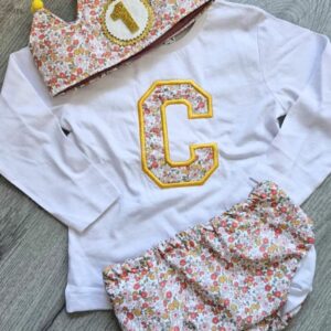 Conjunto de Cumpleaños camiseta con inicial y cubrepañal estampado floral naranja