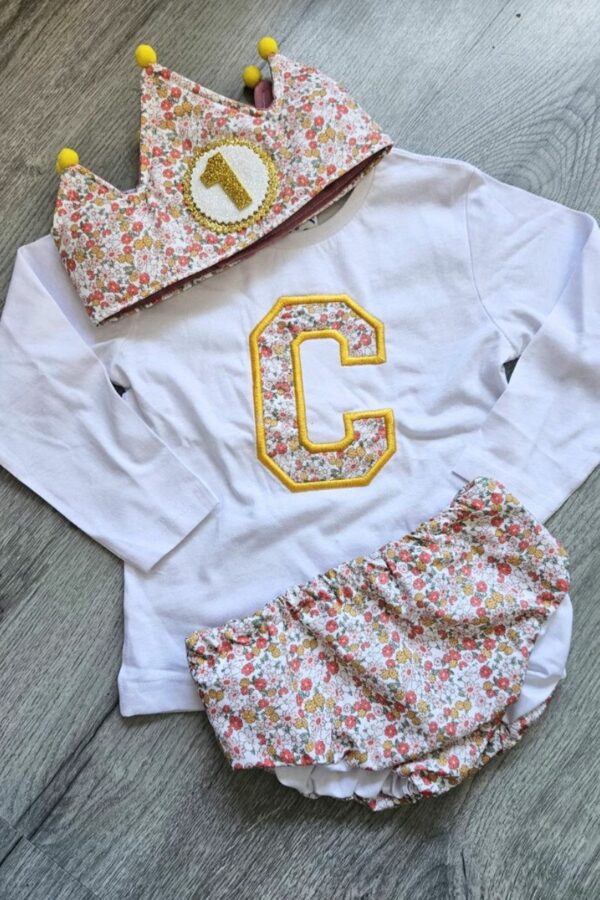 Conjunto de Cumpleaños camiseta con inicial y cubrepañal estampado floral naranja