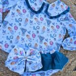 Conjunto de camisa y cubrepañal con volantes de la Cenicienta