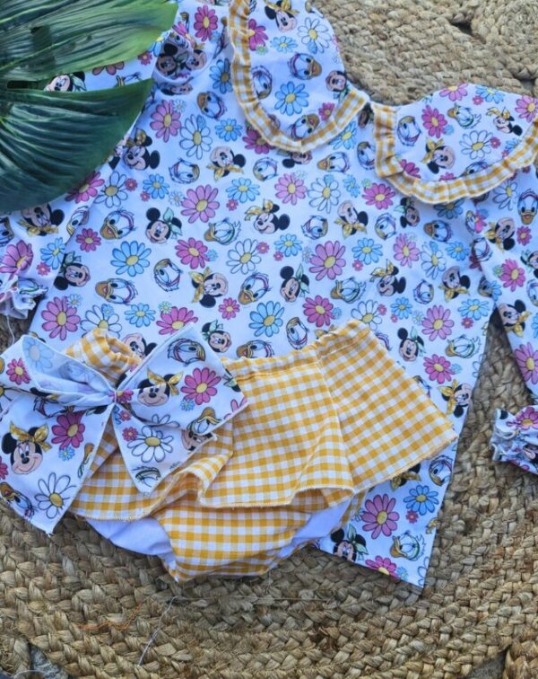 Conjunto de camisa y cubrepañal con volantes de pinaflor