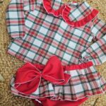 Conjunto de Camisa y Cubrepañal con Volantes de Cuadros Escoceses