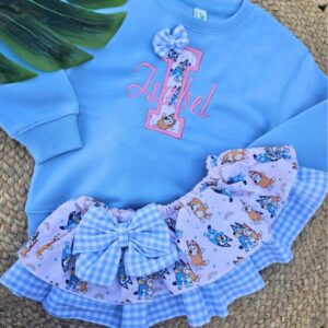 Conjunto de sudadera con inicial y cubrepañal con volantes de cuadros vichy celeste y la patrulla canina rosa