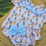 Conjunto de camisa marga corta y cubrepañal con volantes de Bluey rosa